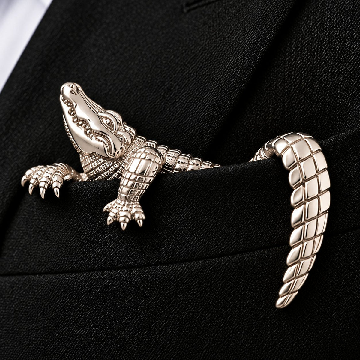🐊✨ Pochette en métal représentant un animal sculpté