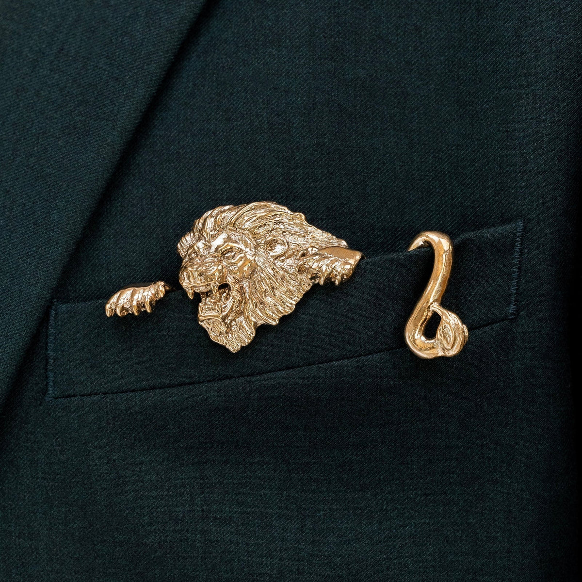 🐊✨ Pochette en métal représentant un animal sculpté