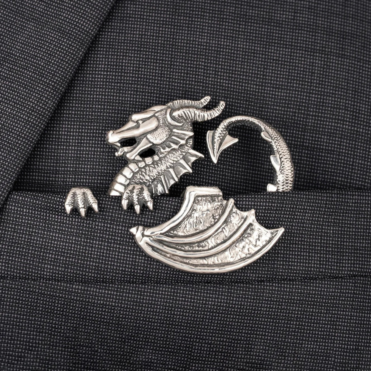 🐊✨ Pochette en métal représentant un animal sculpté