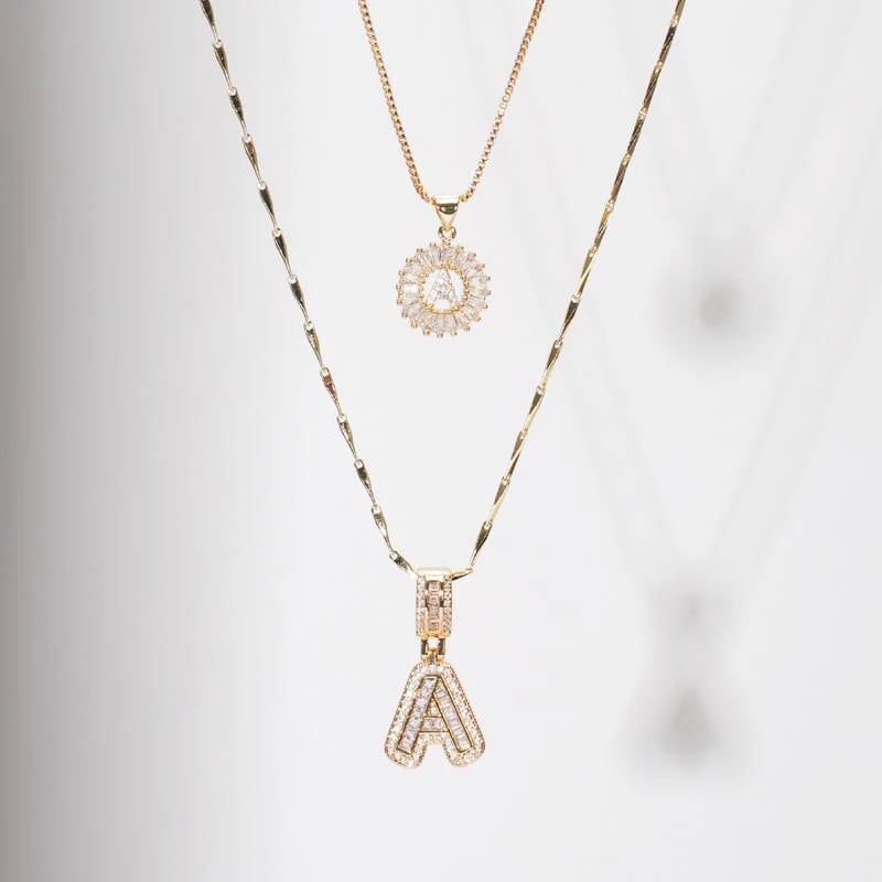 🎁Winter-Sonderangebot: 50 % Rabatt💖 Zweiteiliges Buchstaben-Anhänger-Set